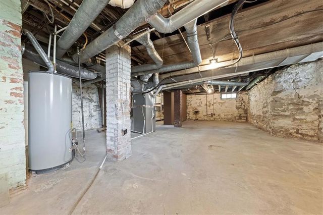 25 E 53rd Street, Kansas City, MO 64112