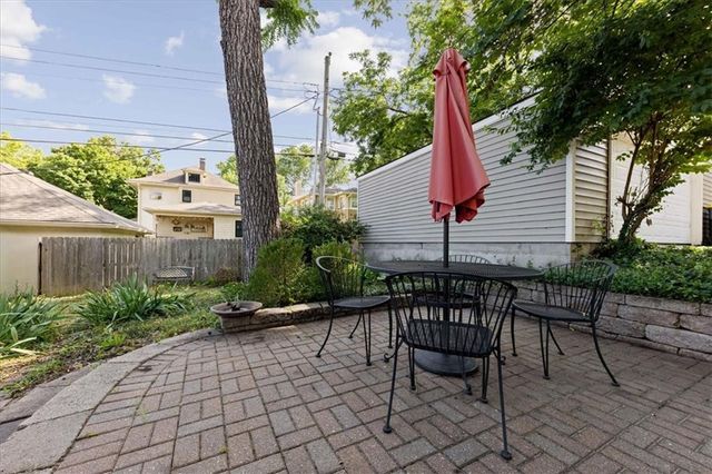 25 E 53rd Street, Kansas City, MO 64112