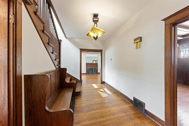 25 E 53rd Street, Kansas City, MO 64112