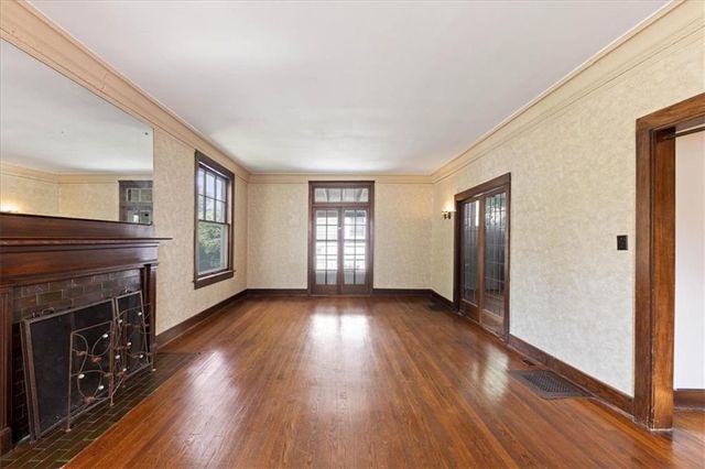 25 E 53rd Street, Kansas City, MO 64112
