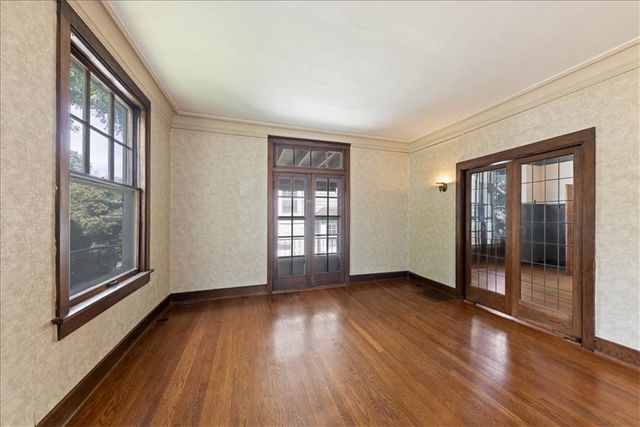 25 E 53rd Street, Kansas City, MO 64112