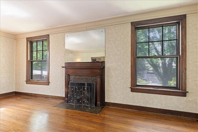 25 E 53rd Street, Kansas City, MO 64112