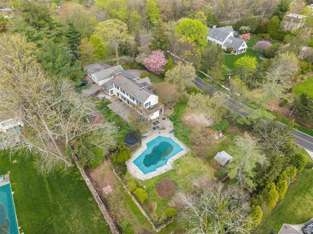 2 Richbell Road, Scarsdale, NY 10583