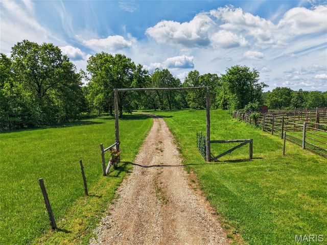 12971 Cowboy Drive, De Soto, MO 63020