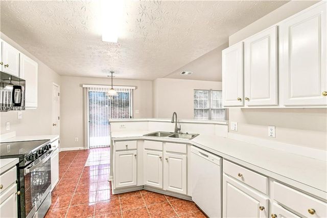 1426 Hyde Court, Hampton, GA 30228