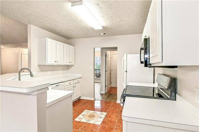 1426 Hyde Court, Hampton, GA 30228