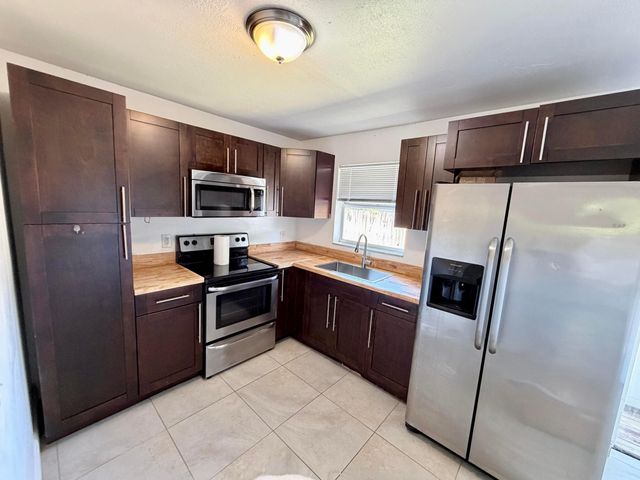 1990 SW 9th Street 1-2, Fort Lauderdale, FL 33312