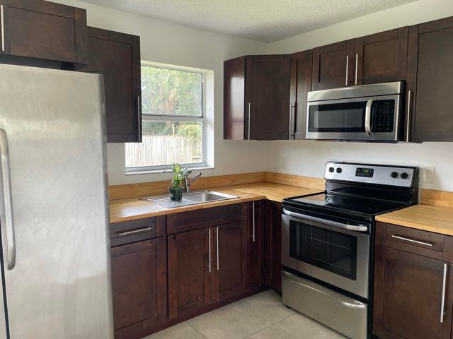 1990 SW 9th Street 1-2, Fort Lauderdale, FL 33312