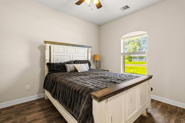 132 Coral Gables Drive, Trinity, TX 75862