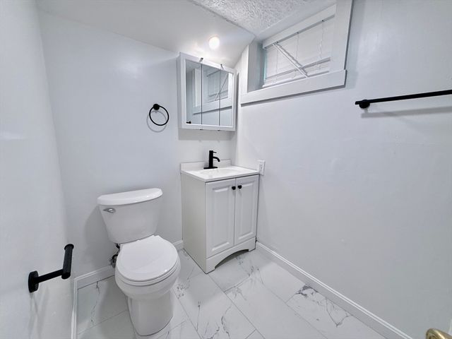 5 Stoneland Rd 4, Worcester, MA 01603