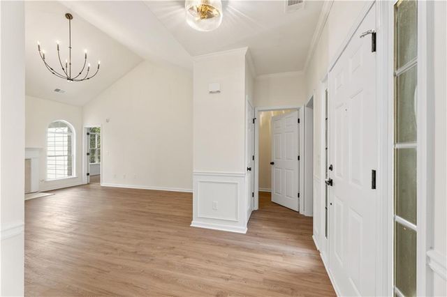 5500 Arrowind Road NW, Lilburn, GA 30047