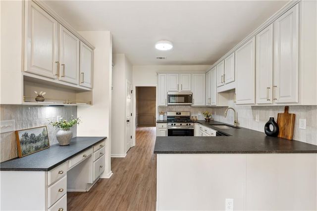 5500 Arrowind Road NW, Lilburn, GA 30047