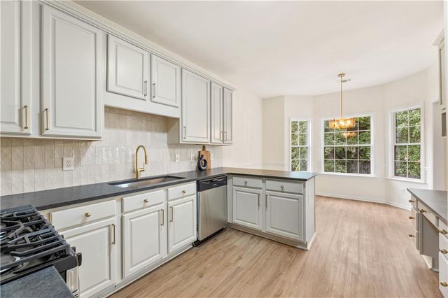 5500 Arrowind Road NW, Lilburn, GA 30047