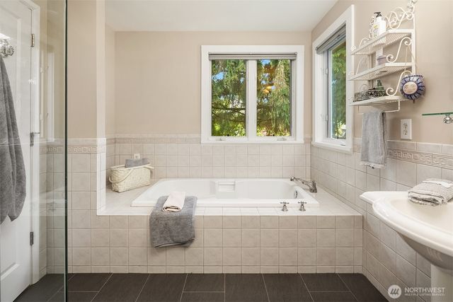 7732 195th Street SW, Edmonds, WA 98026