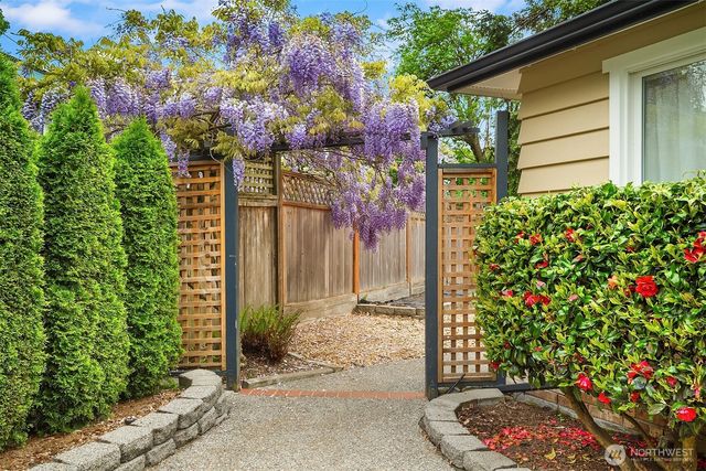 7732 195th Street SW, Edmonds, WA 98026