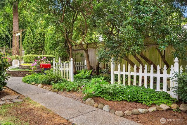 7732 195th Street SW, Edmonds, WA 98026