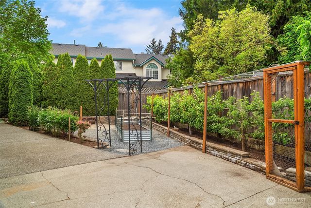 7732 195th Street SW, Edmonds, WA 98026