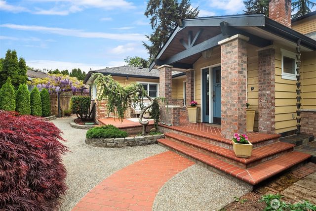 7732 195th Street SW, Edmonds, WA 98026
