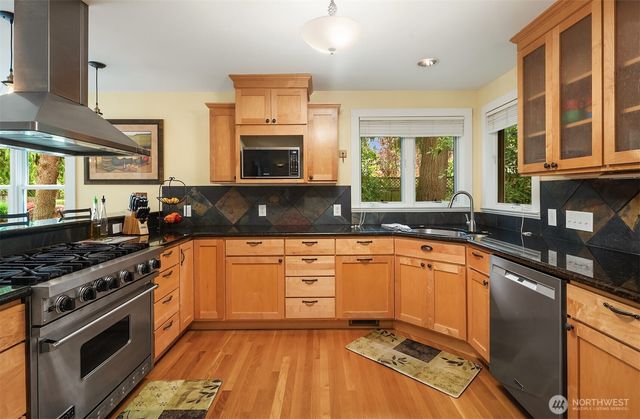 7732 195th Street SW, Edmonds, WA 98026