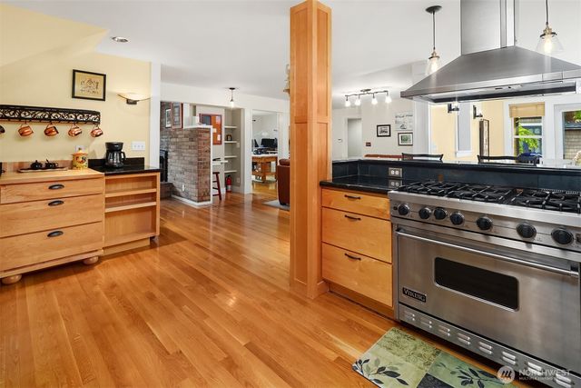 7732 195th Street SW, Edmonds, WA 98026