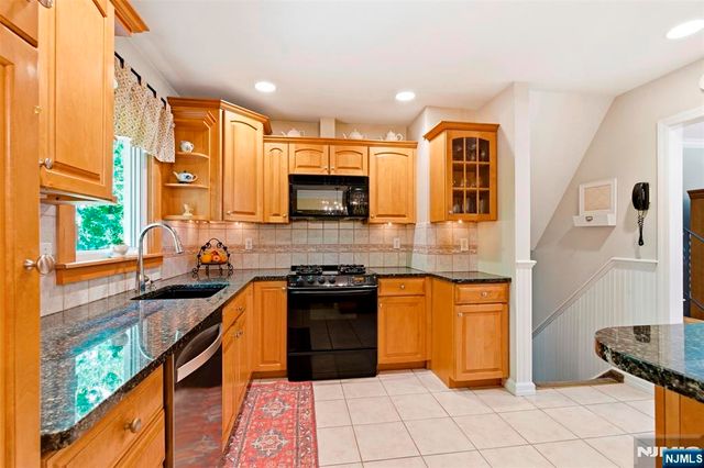 9 Jayne Terrace, Ringwood, NJ 07456