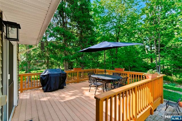 9 Jayne Terrace, Ringwood, NJ 07456
