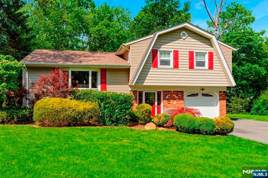 9 Jayne Terrace, Ringwood, NJ 07456