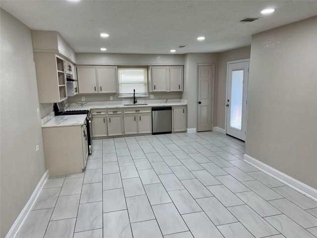 6321 Apache Drive, Pasadena, TX 77503