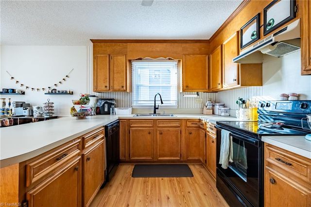 1113 Ridgecliff Drive, Rural Hall, NC 27045