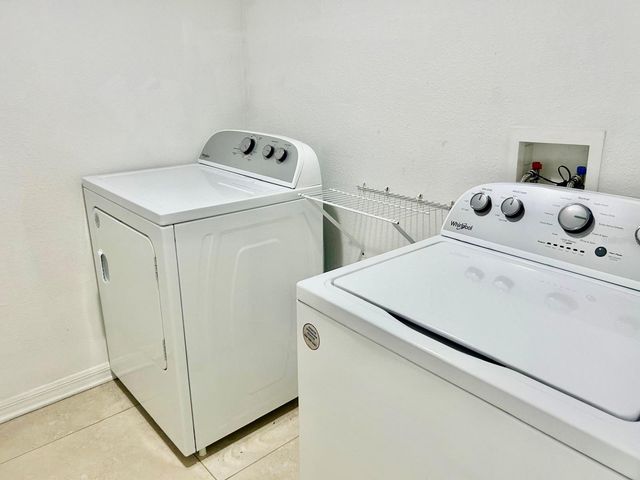 704 SWAN WAY, Kissimmee, FL 34758