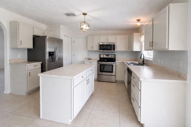 704 SWAN WAY, Kissimmee, FL 34758