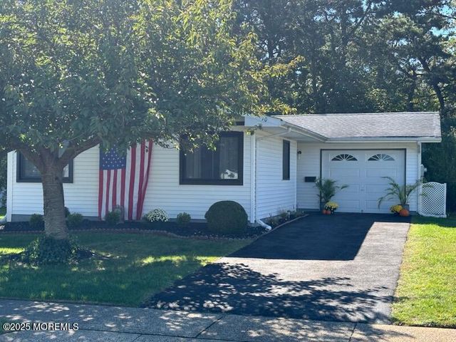 10 Whitman Street, Brick, NJ 08724