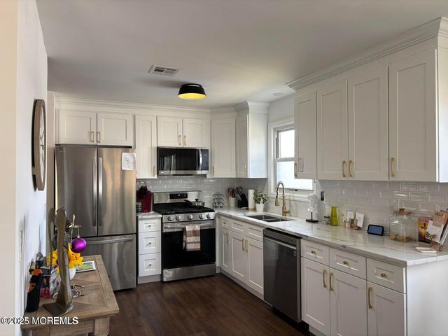 10 Whitman Street, Brick, NJ 08724