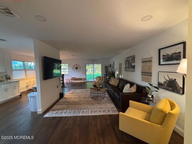 10 Whitman Street, Brick, NJ 08724