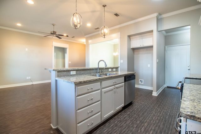 2806 Valley View St, Tyler, TX 75701