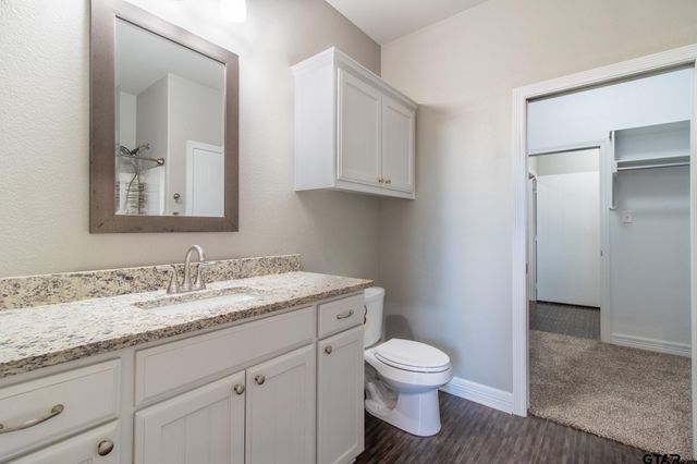 2806 Valley View St, Tyler, TX 75701