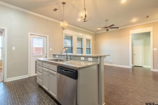 2806 Valley View St, Tyler, TX 75701