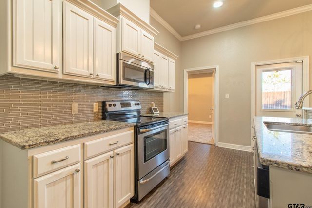 2806 Valley View St, Tyler, TX 75701