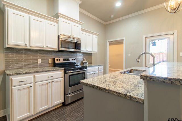 2806 Valley View St, Tyler, TX 75701