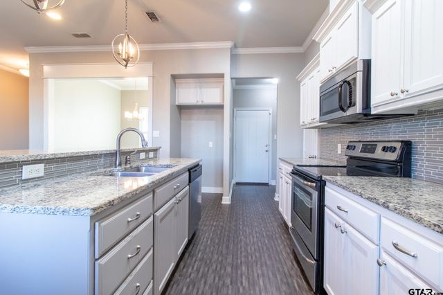 2806 Valley View St, Tyler, TX 75701