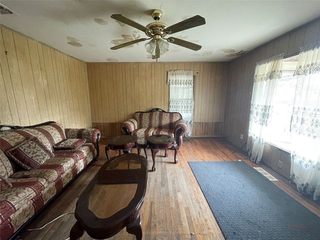 7008 Greenbriar Crescent Street, Lake Worth, TX 76135