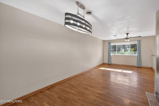 110 Providence Rd, Oak Ridge, TN 37830