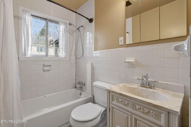 110 Providence Rd, Oak Ridge, TN 37830