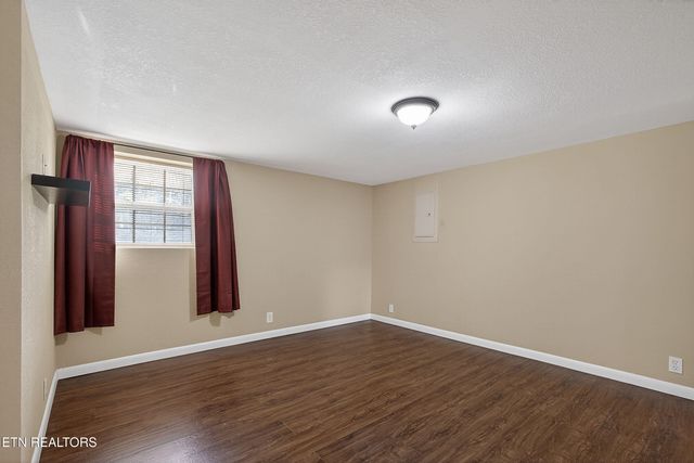 110 Providence Rd, Oak Ridge, TN 37830