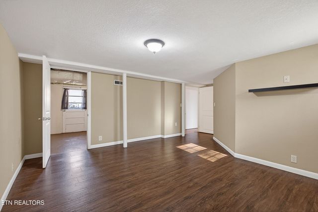 110 Providence Rd, Oak Ridge, TN 37830