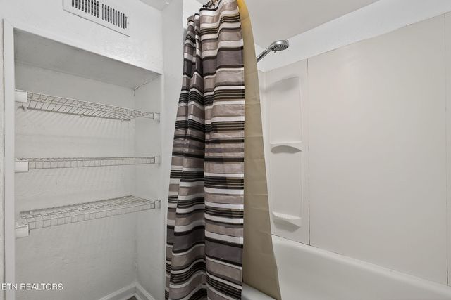 110 Providence Rd, Oak Ridge, TN 37830