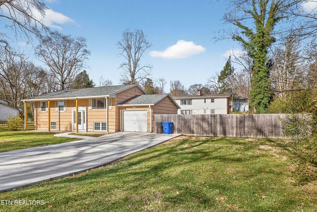 110 Providence Rd, Oak Ridge, TN 37830