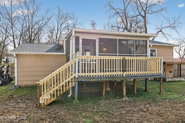 110 Providence Rd, Oak Ridge, TN 37830