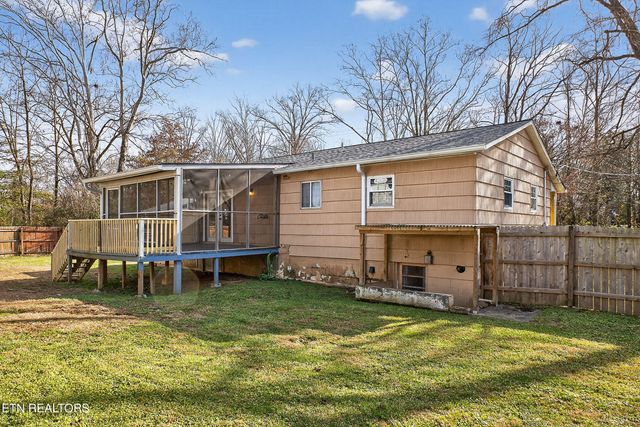 110 Providence Rd, Oak Ridge, TN 37830