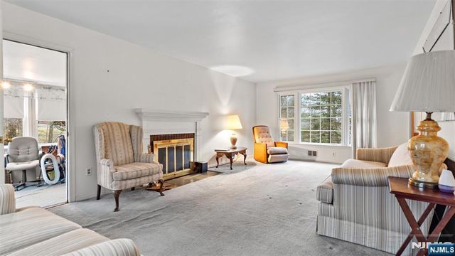 51 Black Oak Lane, Mahwah, NJ 07430